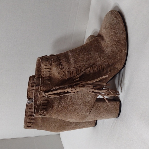 Tan suede leather fringed booties 9.5 - Picture 1 of 8